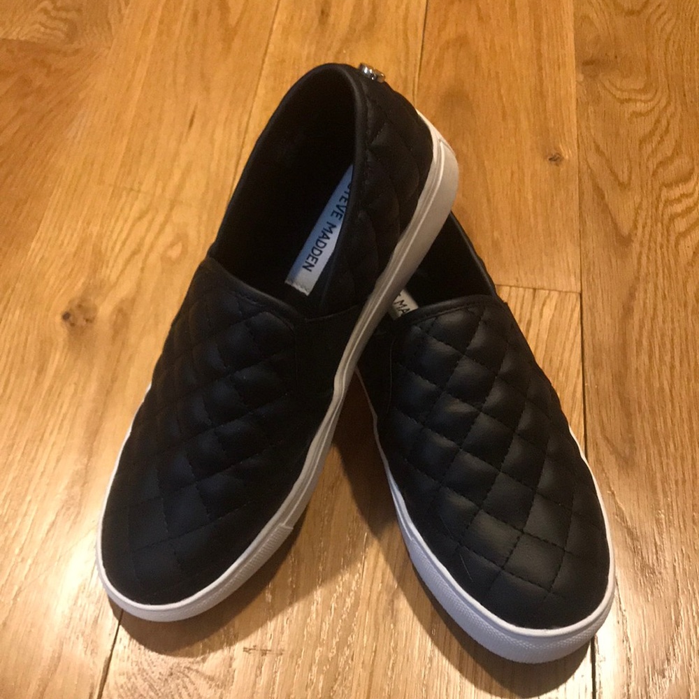 Black quilted Steve Madden